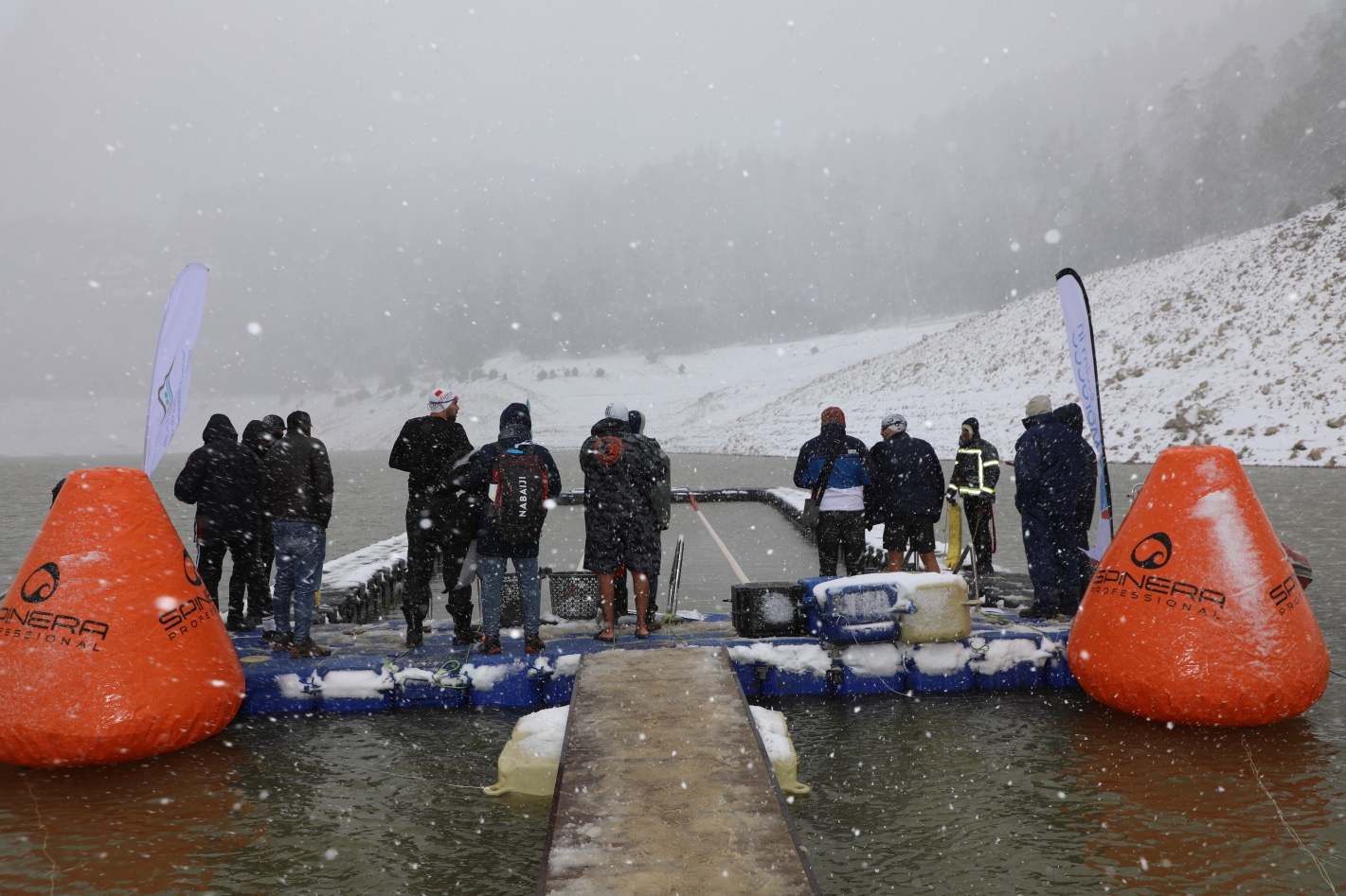 فعاليات النسخة التاسعة من ” Ice Swim in Morocco ” بخنيفرة